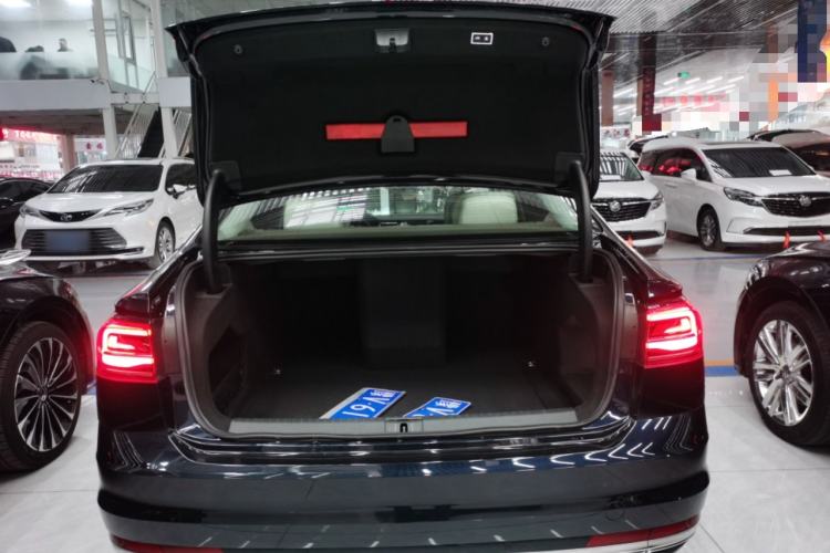 Used Volkswagen Phideon 2021 380TSI Prestige Edition Trunk