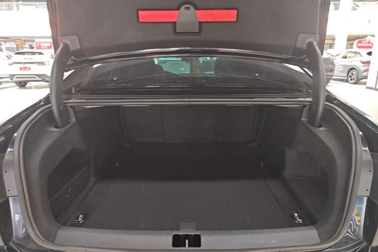 Used Volkswagen Phideon 2021 380TSI Luxury Edition Trunk