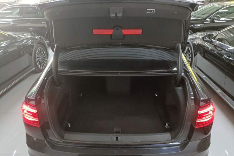 Used Volkswagen Phideon 2021 380TSI Prestige Edition Trunk