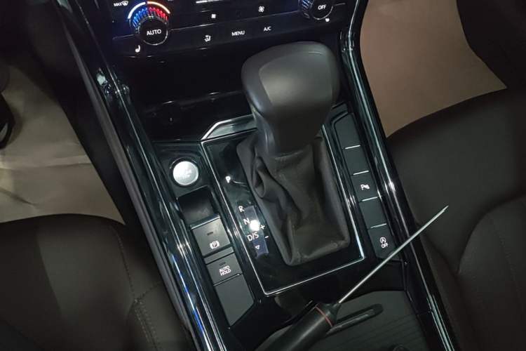 Used Volkswagen Phideon 2021 380TSI Luxury Edition Gear Lever