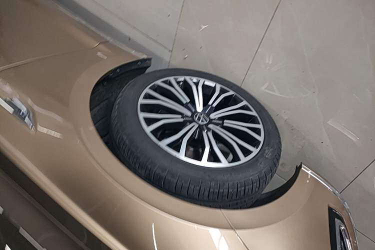 Used Volkswagen Phideon 2021 380TSI Luxury Edition Left Front Wheel Hub