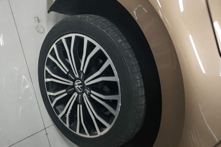 Used Volkswagen Phideon 2021 380TSI Luxury Edition Right Rear Wheel Hub