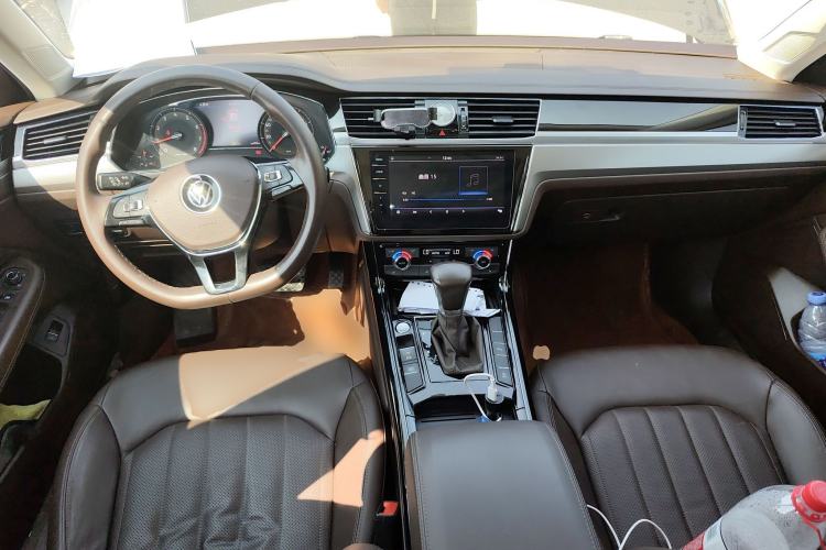 Used Volkswagen Phideon 2021 380TSI Luxury Edition Center Console