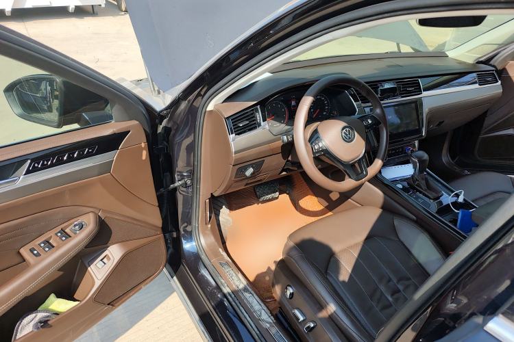 Used Volkswagen Phideon 2021 380TSI Luxury Edition Driver Seat