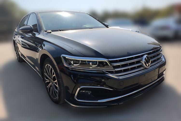Used Volkswagen Phideon 2021 380TSI Luxury Edition Front Right 45 Deg