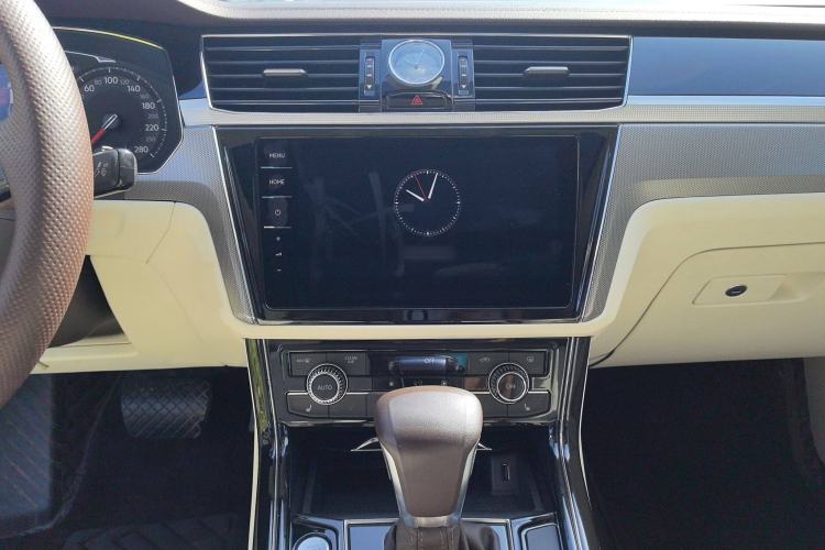 Used Volkswagen Phideon 2021 380TSI Luxury Edition Audio And AC Panel