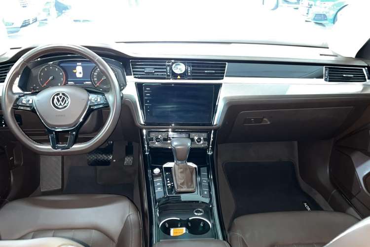 Used Volkswagen Phideon 2021 380TSI Luxury Edition Interior 1