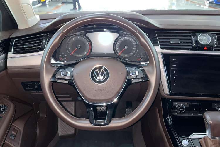 Used Volkswagen Phideon 2021 380TSI Luxury Edition Interior 2