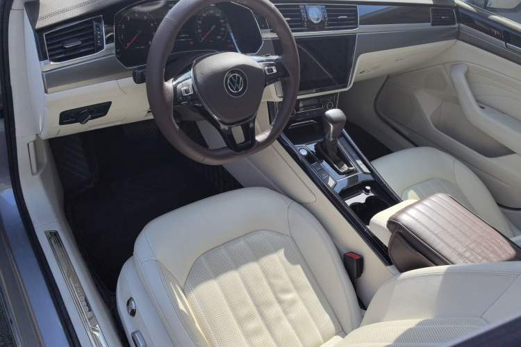 Used Volkswagen Phideon 2021 380TSI Luxury Edition Interior 2
