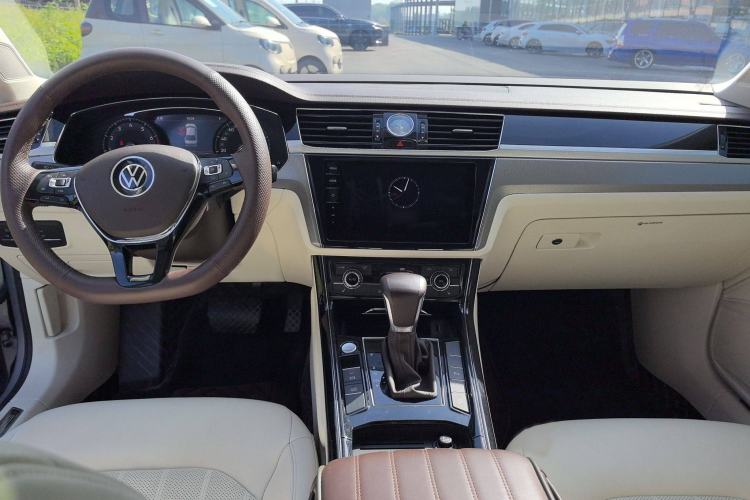 Used Volkswagen Phideon 2021 380TSI Luxury Edition Interior 3