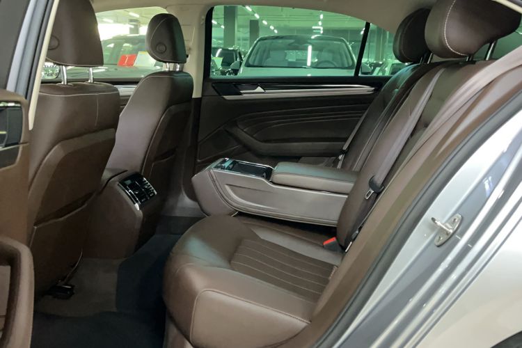 Used Volkswagen Phideon 2021 380TSI Luxury Edition Interior 4