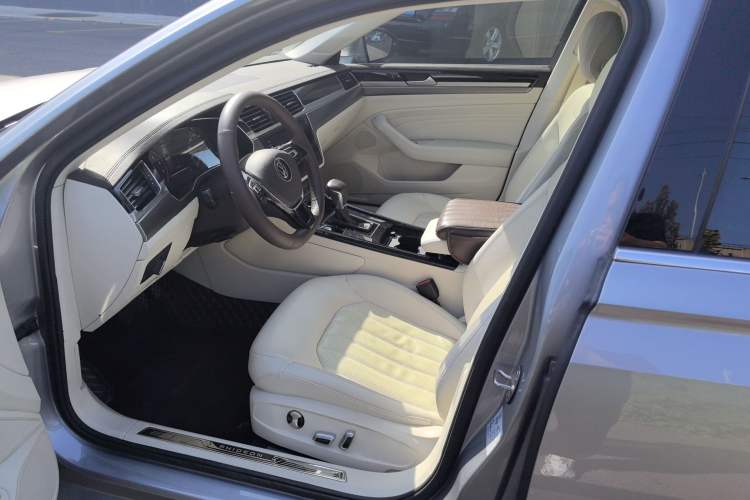Used Volkswagen Phideon 2021 380TSI Luxury Edition Left Front Seat
