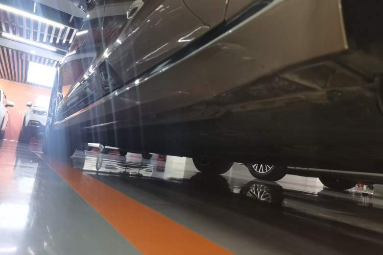 Used Volkswagen Phideon 2021 380TSI Luxury Edition Left Side Sill