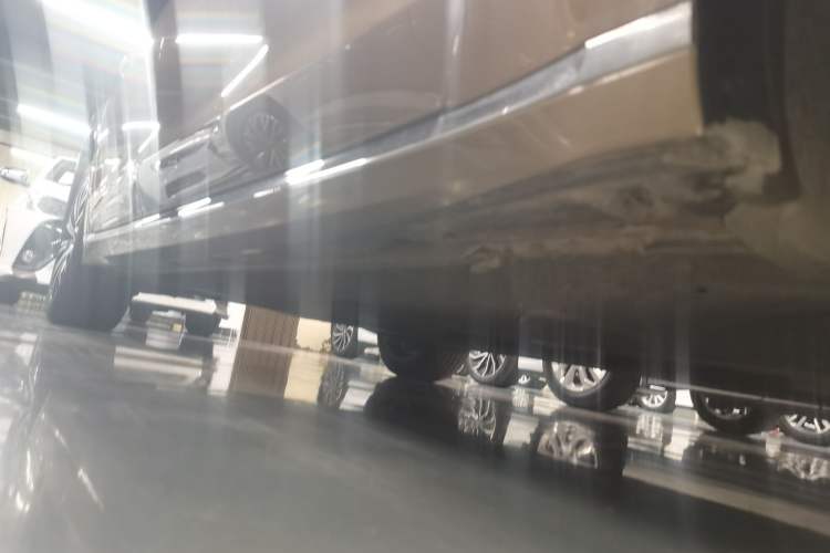 Used Volkswagen Phideon 2021 380TSI Luxury Edition Right Side Sill