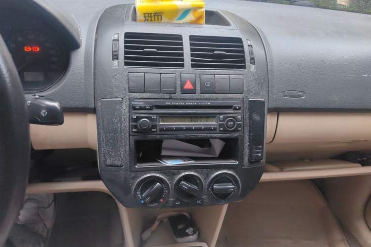 Used Volkswagen Polo 2004 Sedan 1.4L Manual Comfort Model Audio And AC Panel