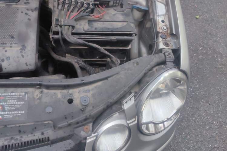 Used Volkswagen Polo 2004 Sedan 1.4L Manual Comfort Model Engine Bay Left