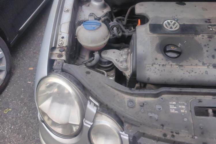 Used Volkswagen Polo 2004 Sedan 1.4L Manual Comfort Model Engine Bay Right
