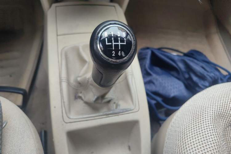 Used Volkswagen Polo 2004 Sedan 1.4L Manual Comfort Model Gear Lever