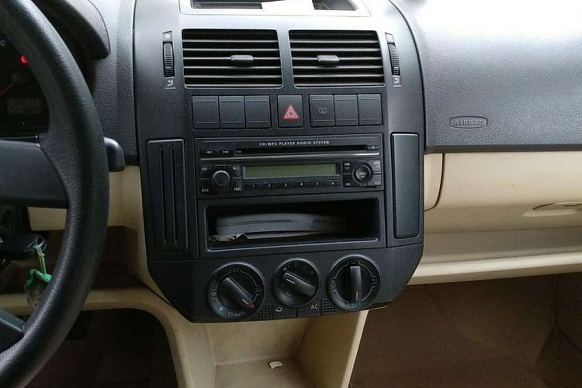 Used Volkswagen Polo 2006 Jingqing 1.4L Manual Fashion Edition Audio And AC Panel
