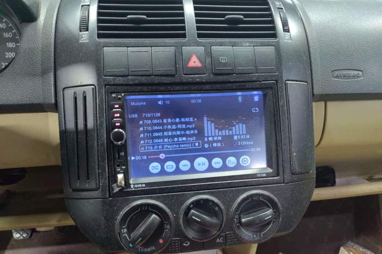 Used Volkswagen Polo 2006 Jingqing 1.4L Manual Fashion Edition Audio And AC Panel