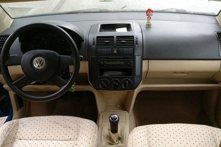 Used Volkswagen Polo 2006 Jingqing 1.4L Manual Fashion Edition Center Console