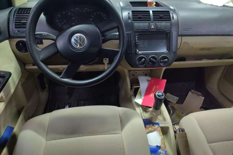 Used Volkswagen Polo 2006 Jingqing 1.4L Manual Fashion Edition Center Console