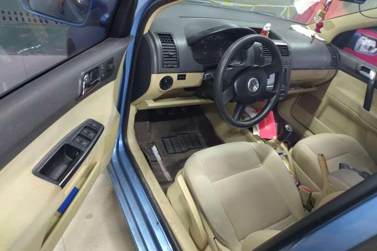 Used Volkswagen Polo 2006 Jingqing 1.4L Manual Fashion Edition Driver Seat