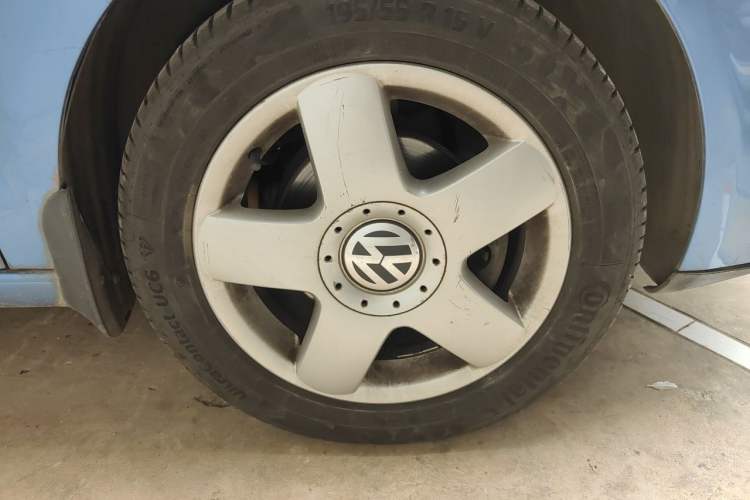 Used Volkswagen Polo 2006 Jingqing 1.4L Automatic Fashion Edition Right Front Wheel Hub