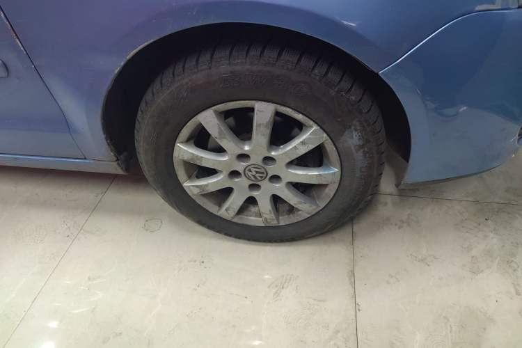 Used Volkswagen Polo 2006 Jingqing 1.4L Manual Fashion Edition Right Front Wheel Hub