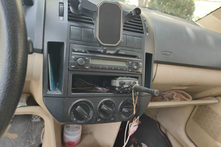 Used Volkswagen Polo 2006 Jingqu 1.4L Manual - Elegant Edition Audio And AC Panel