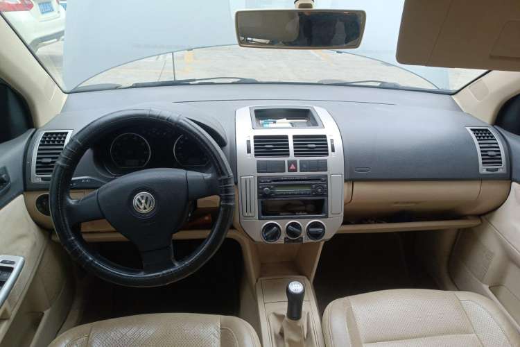 Used Volkswagen Polo 2006 Jingqu 1.6L Manual Elegant Edition Center Console
