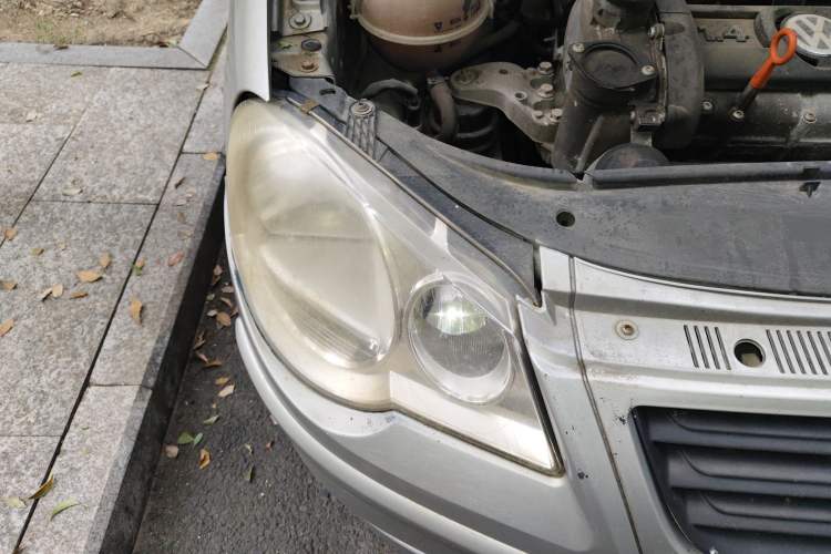Used Volkswagen Polo 2006 Jingqu 1.4L Manual - Elegant Edition Engine Bay Right