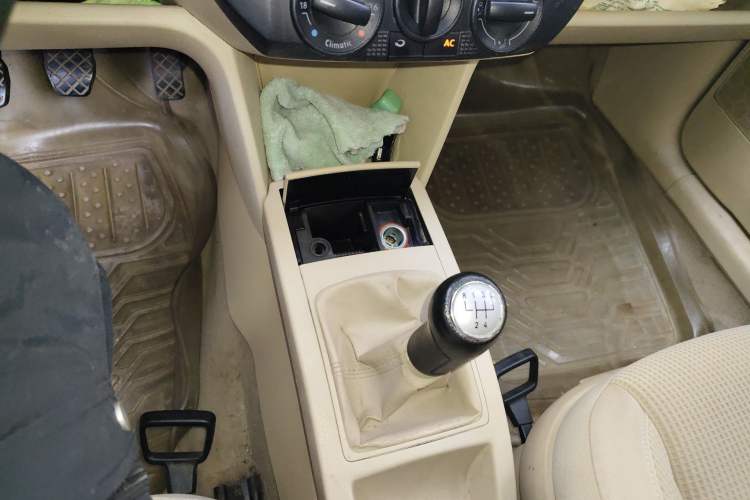 Used Volkswagen Polo 2006 Jingqu 1.4L Manual - Elegant Edition Gear Lever