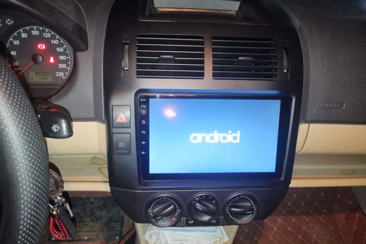 Used Volkswagen Polo 2007 1.6L Cross Polo Automatic Audio And AC Panel