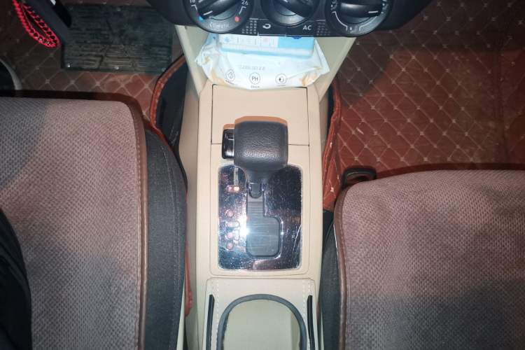 Used Volkswagen Polo 2007 1.6L Cross Polo Automatic Gear Lever