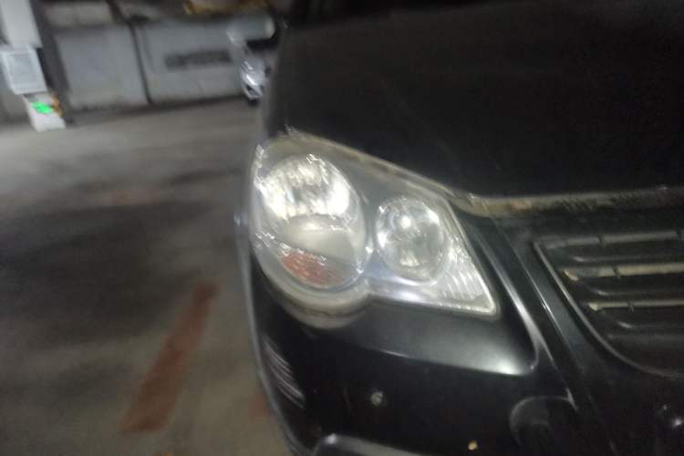 Used Volkswagen Polo 2007 1.6L Cross Polo Automatic Right Front Headlight