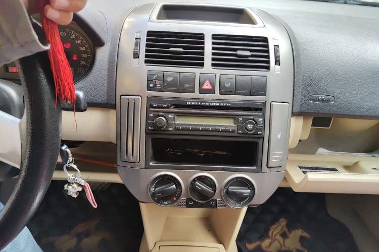Used Volkswagen Polo 2007 Jingqing 1.6L Automatic Fashion Edition Audio And AC Panel