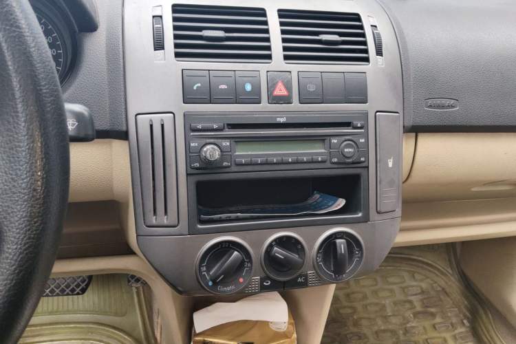 Used Volkswagen Polo 2007 Jingqing 1.6L Automatic Fashion Edition Audio And AC Panel
