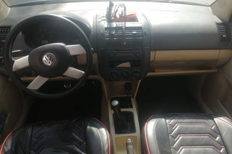 Used Volkswagen Polo 2007 1.6L Cross Polo MT Center Console