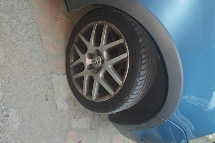 Used Volkswagen Polo 2007 1.6L Cross Polo Automatic Right Front Wheel Hub