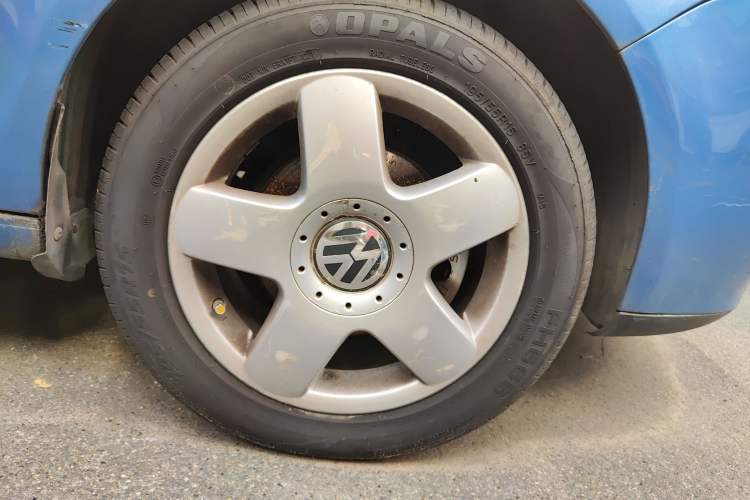 Used Volkswagen Polo 2007 Jingqing 1.6L Automatic Fashion Edition Right Front Wheel Hub