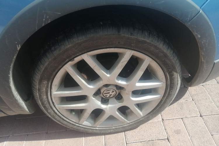 Used Volkswagen Polo 2007 1.6L Cross Polo MT Right Front Wheel Hub