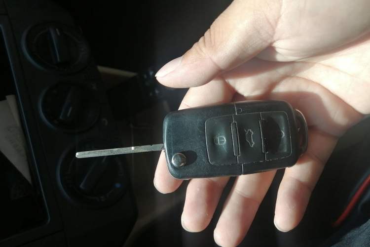 Used Volkswagen Polo 2007 1.6L Cross Polo MT Vehicle Key
