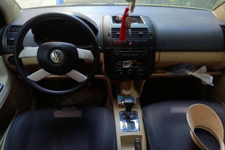 Used Volkswagen Polo 2007 1.6L Cross Polo Automatic Center Console