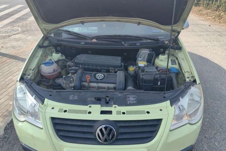 Used Volkswagen Polo 2007 1.6L Cross Polo Automatic Engine Bay