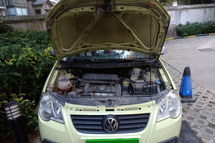 Used Volkswagen Polo 2007 1.6L Cross Polo Automatic Engine Bay