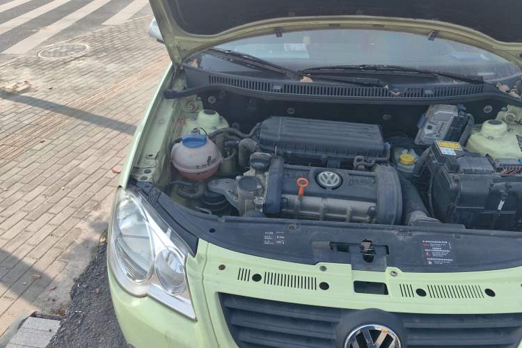 Used Volkswagen Polo 2007 1.6L Cross Polo Automatic Engine Bay Right