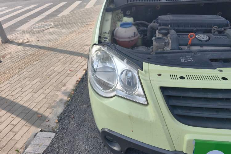 Used Volkswagen Polo 2007 1.6L Cross Polo Automatic Right Front Headlight