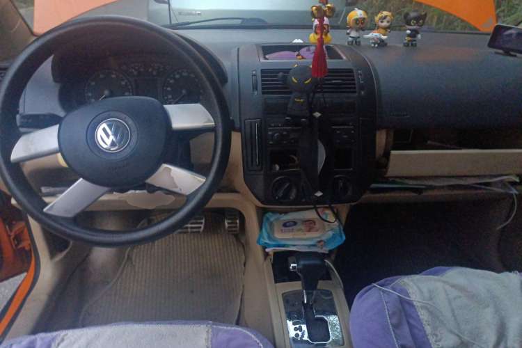 Used Volkswagen Polo 2007 1.6L Cross Polo Automatic Center Console