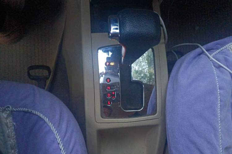 Used Volkswagen Polo 2007 1.6L Cross Polo Automatic Gear Lever
